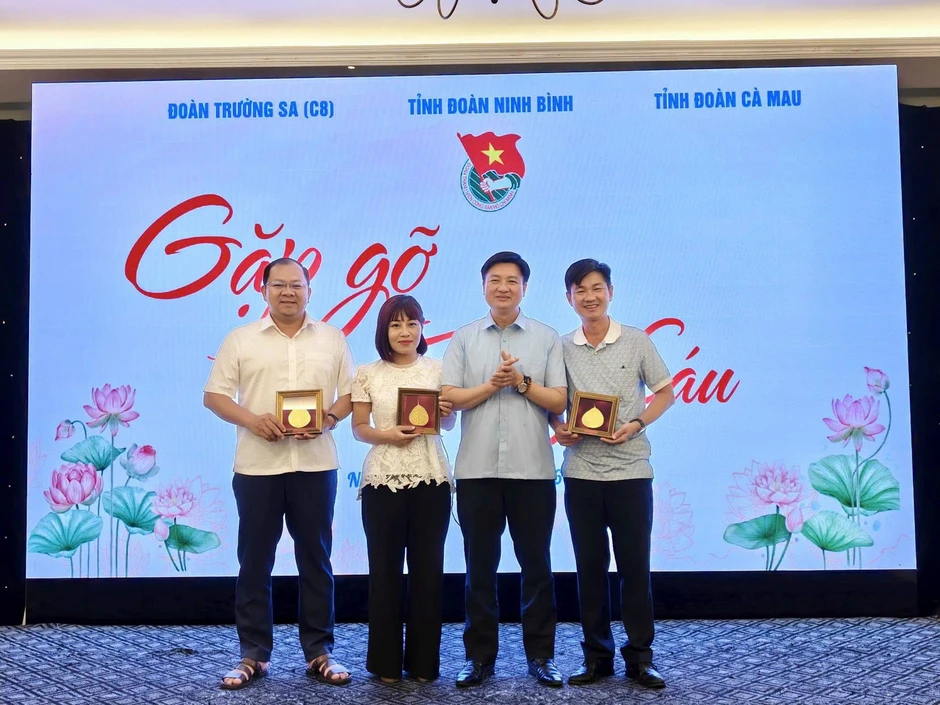 Tỉnh Đoàn Ninh Bình và Cà Mau ký kết nghĩa với nhiều nội dung quan trọng Tỉnh Đoàn Ninh Bình và Cà Mau ký kết nghĩa với nhiều nội dung quan trọng