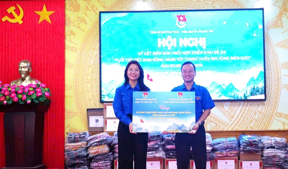 Tỉnh Đoàn Phú Thọ hỗ trợ nguồn lực 300 triệu đồng cho 7 xã biên giới Quảng Trị Tỉnh Đoàn Phú Thọ hỗ trợ nguồn lực 300 triệu đồng cho 7 xã biên giới Quảng Trị