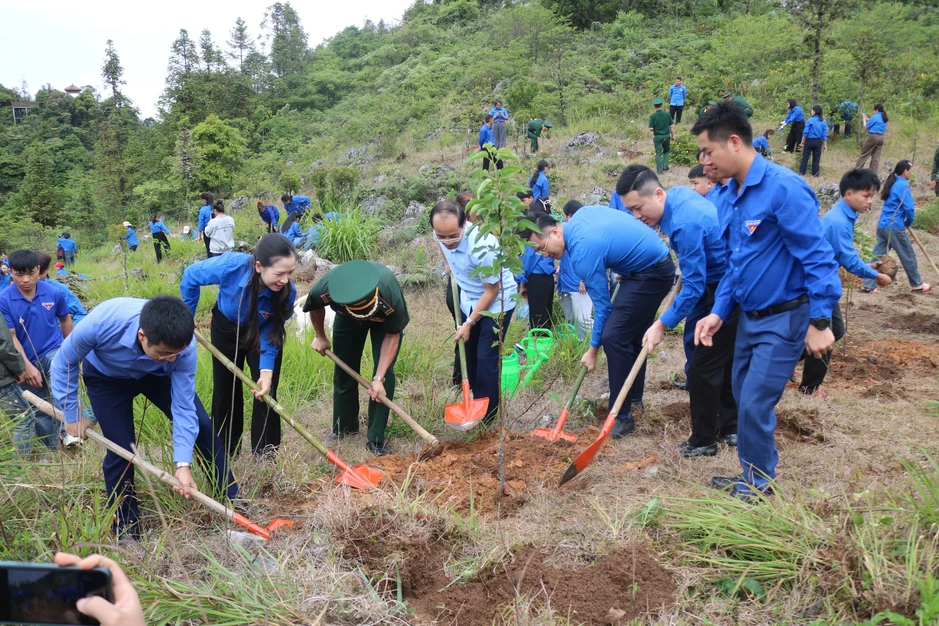 Tình nguyện hè trên vùng biên cương Tổ quốc