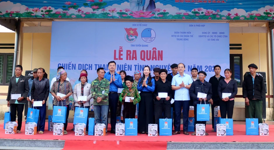 Tình nguyện hè trên vùng biên cương Tổ quốc