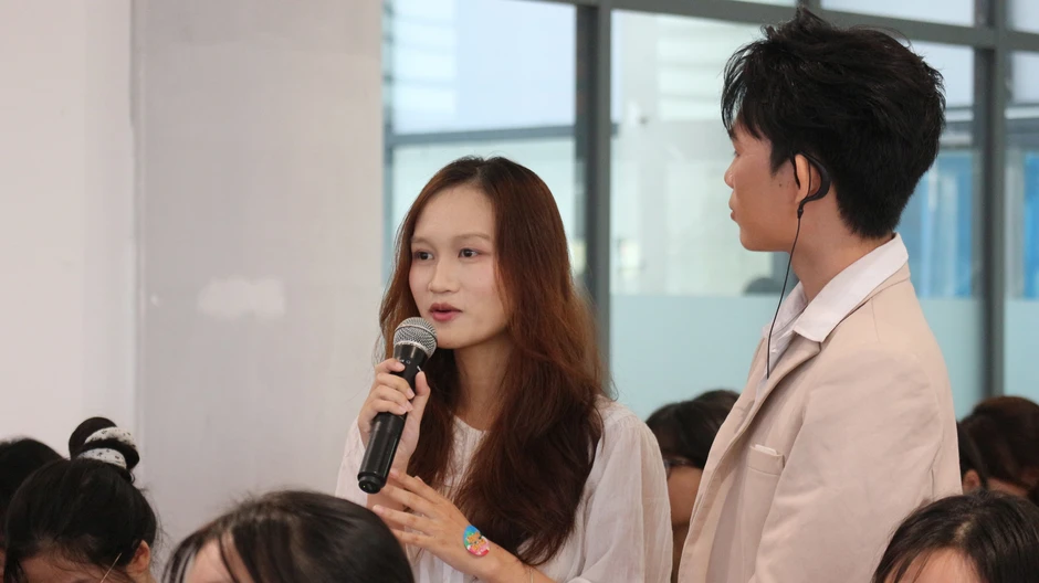 Tỏ ra ổn mỗi ngày, nhiều người trẻ lại thấy kiệt sức Tỏ ra ổn mỗi ngày, nhiều người trẻ lại thấy kiệt sức