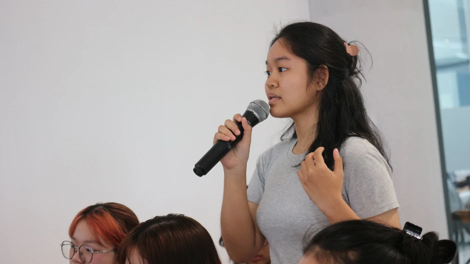 Tỏ ra ổn mỗi ngày, nhiều người trẻ lại thấy kiệt sức Tỏ ra ổn mỗi ngày, nhiều người trẻ lại thấy kiệt sức
