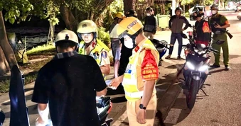 Tổ tuần tra đêm đặc biệt của Công an thành phố Huế trong kỳ nghỉ lễ
