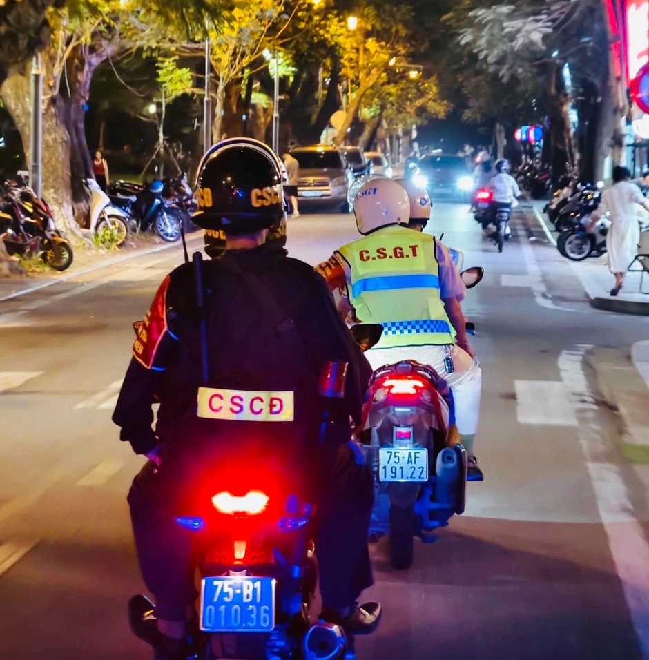 Tổ tuần tra đêm đặc biệt của Công an thành phố Huế trong kỳ nghỉ lễ Tổ tuần tra đêm đặc biệt của Công an thành phố Huế trong kỳ nghỉ lễ