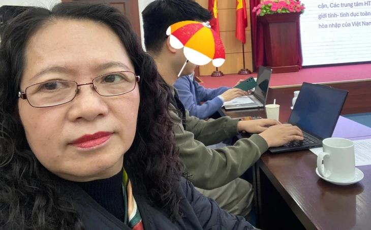 Tôi được mời đến hội thảo người khuyết tật, ở lầu 5 với vô số… bậc thềm Tôi được mời đến hội thảo người khuyết tật, ở lầu 5 với vô số… bậc thềm