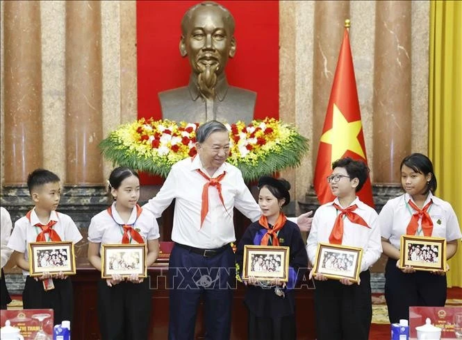 Tổng Bí thư, Chủ tịch nước Tô Lâm: 'Phấn đấu hôm nay là đội viên tốt, ngày mai là công dân tốt' Tổng Bí thư, Chủ tịch nước Tô Lâm: 'Phấn đấu hôm nay là đội viên tốt, ngày mai là công dân tốt'