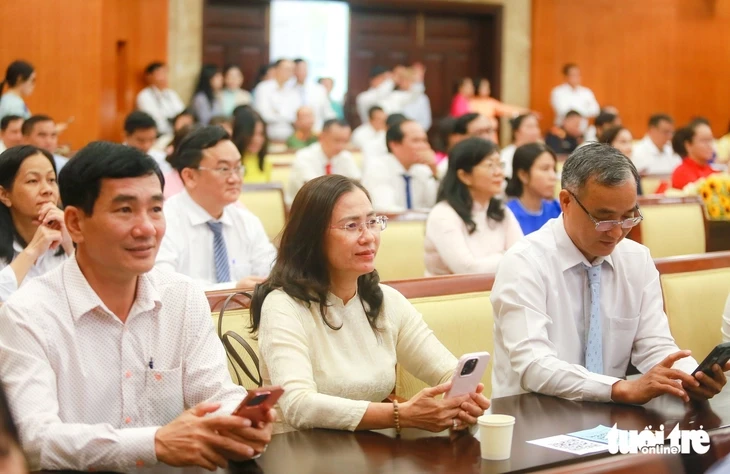 TP.HCM trao 87 huân chương lao động cấp Nhà nước, 25 cờ thi đua tại hội nghị yêu nước TP.HCM trao 87 huân chương lao động cấp Nhà nước, 25 cờ thi đua tại hội nghị yêu nước