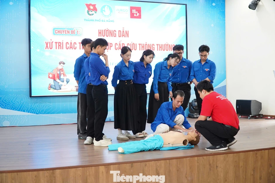 Trang bị kỹ năng số cho thủ lĩnh sinh viên Đà Nẵng Trang bị kỹ năng số cho thủ lĩnh sinh viên Đà Nẵng
