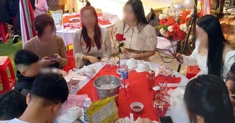 Tranh cãi tiền mừng cưới: 'Không đi cưới, không gửi phong bì với người lâu không gặp'