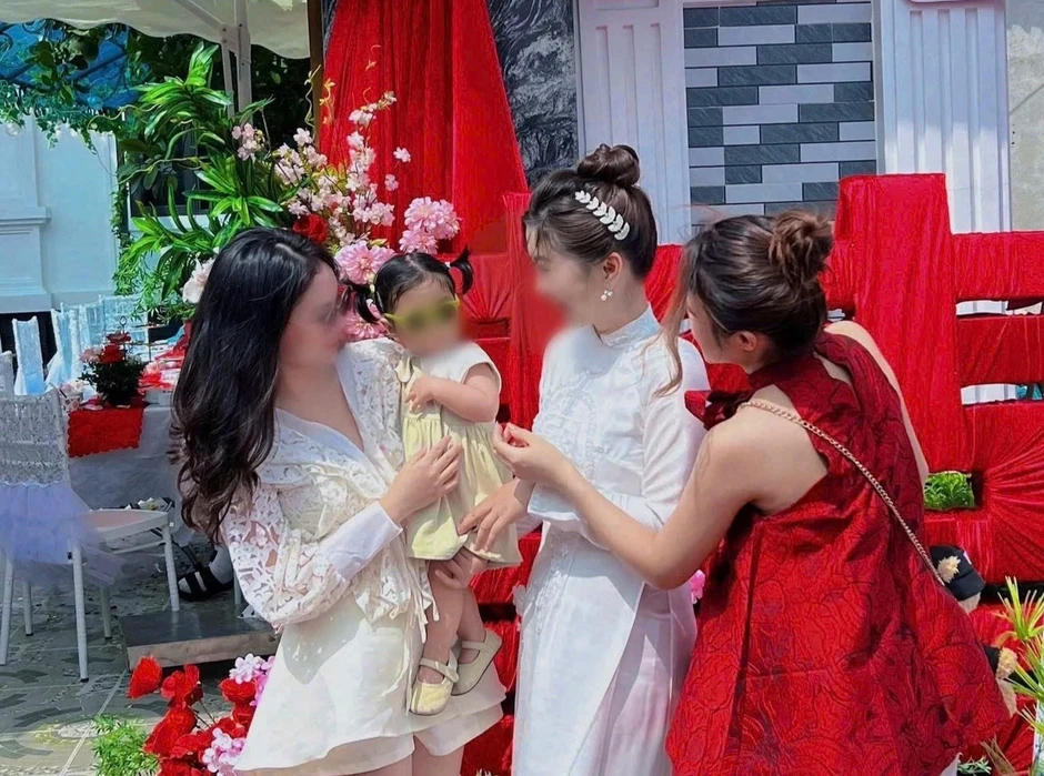 Tranh cãi tiền mừng cưới: 'Không đi cưới, không gửi phong bì với người lâu không gặp' Tranh cãi tiền mừng cưới: 'Không đi cưới, không gửi phong bì với người lâu không gặp'