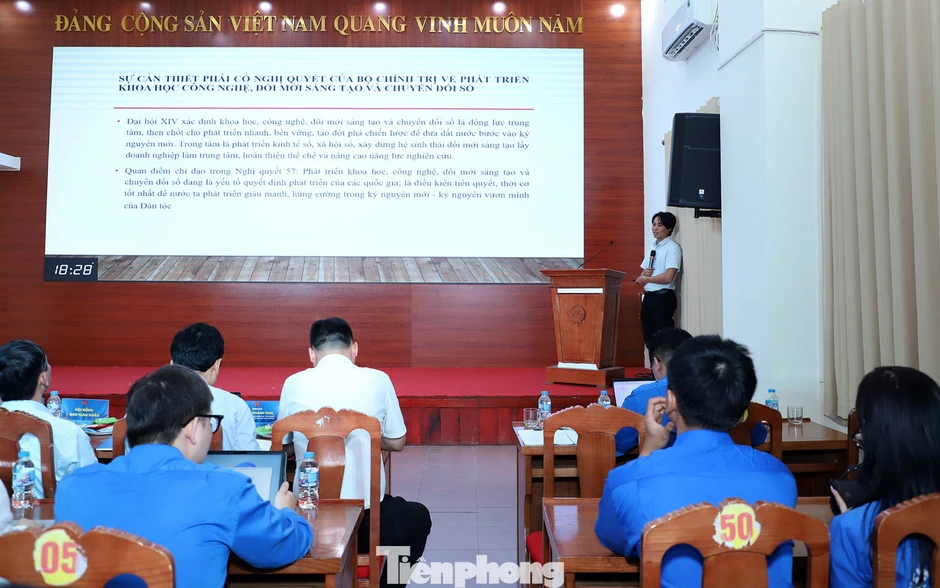 Tranh tài báo cáo viên giỏi tuyên truyền Nghị quyết Đại hội XIV của Đảng Tranh tài báo cáo viên giỏi tuyên truyền Nghị quyết Đại hội XIV của Đảng