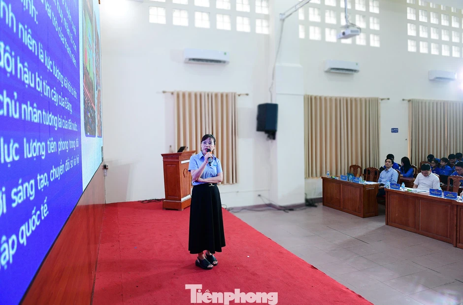 Tranh tài báo cáo viên giỏi tuyên truyền Nghị quyết Đại hội XIV của Đảng Tranh tài báo cáo viên giỏi tuyên truyền Nghị quyết Đại hội XIV của Đảng