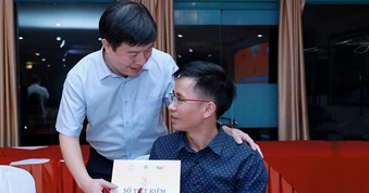 Trao sổ tiết kiệm gương thanh niên ‘Tỏa sáng Nghị lực Việt’ năm 2026