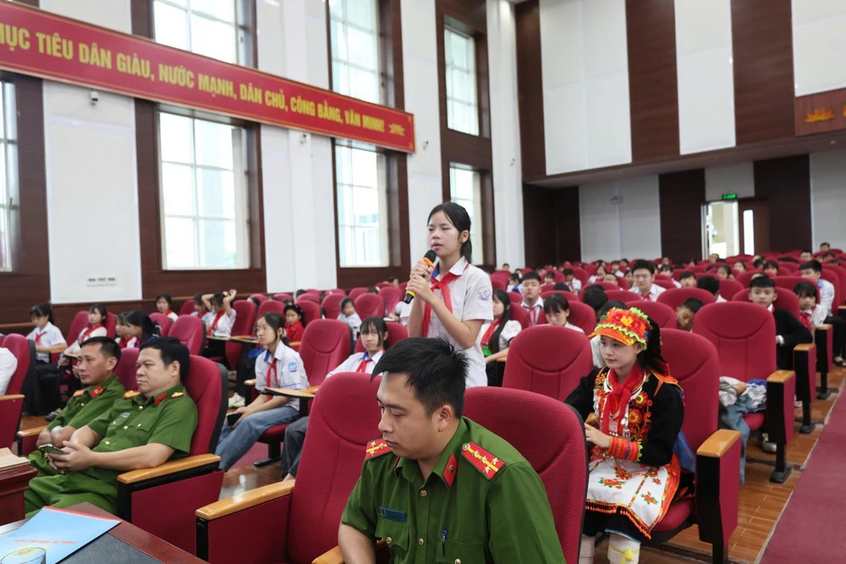 Trẻ em đối thoại với đại biểu Quốc hội, đại biểu Hội đồng nhân dân tỉnh Trẻ em đối thoại với đại biểu Quốc hội, đại biểu Hội đồng nhân dân tỉnh