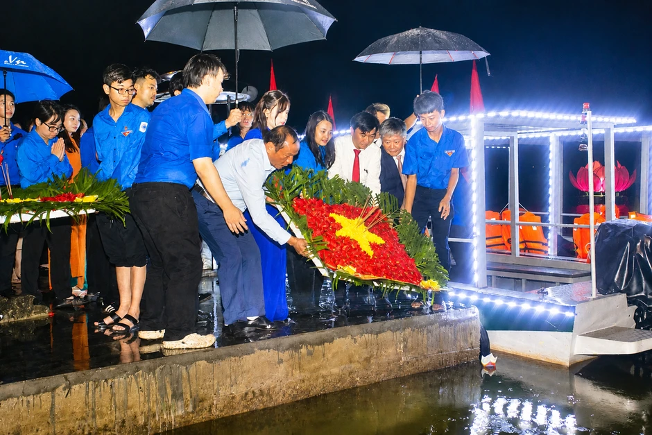 Tri ân trên dòng Thạch Hãn, chiếu phim cách mạng thắp sáng lý tưởng thanh niên Tri ân trên dòng Thạch Hãn, chiếu phim cách mạng thắp sáng lý tưởng thanh niên
