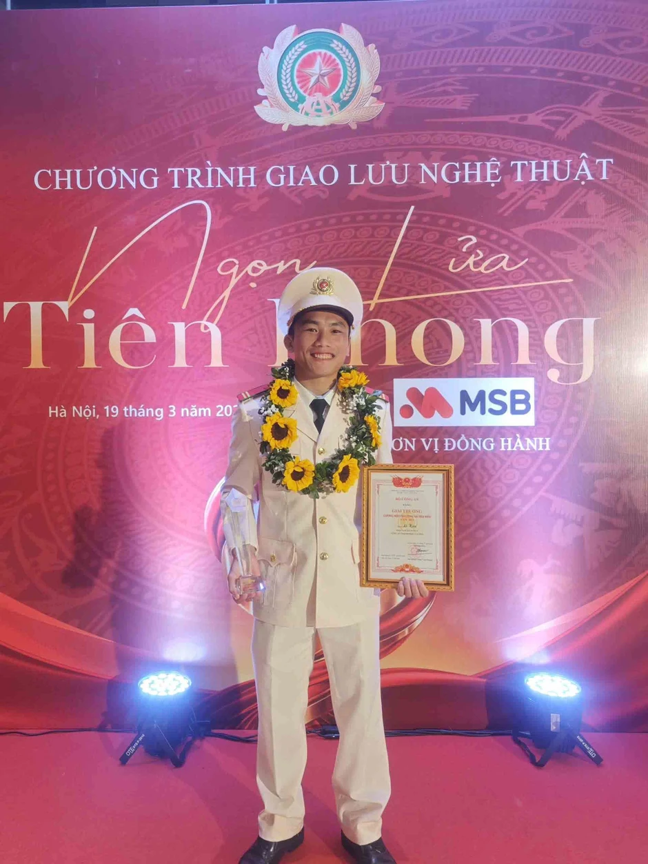Trung sĩ 27 tuổi sở hữu 2 huy chương vàng thế giới Trung sĩ 27 tuổi sở hữu 2 huy chương vàng thế giới