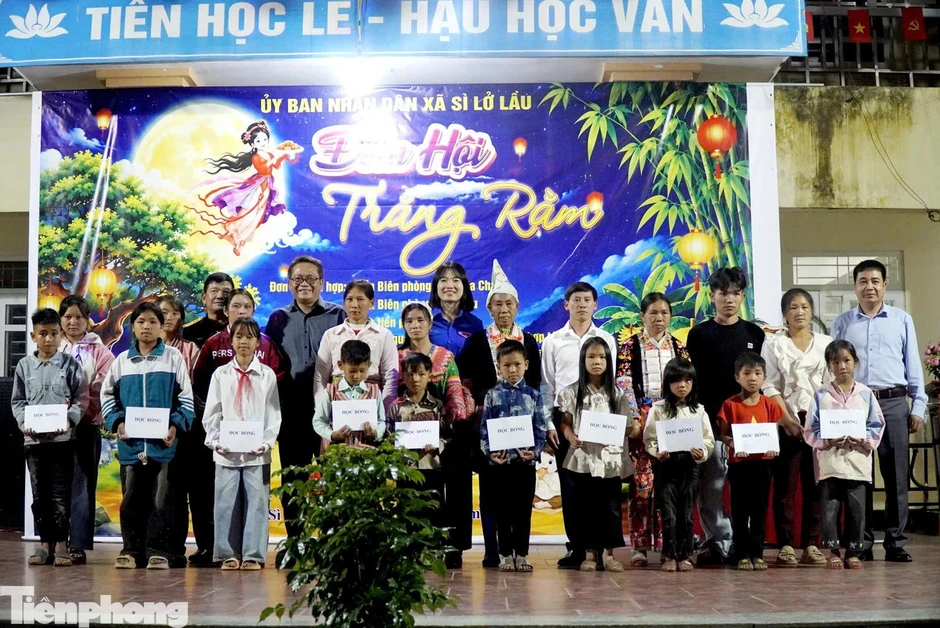 Trung thu đặc biệt của học sinh vùng cao, biên giới Lai Châu Trung thu đặc biệt của học sinh vùng cao, biên giới Lai Châu