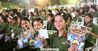 Trung thu đầu tiên dưới mái trường Công an