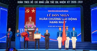 Trung ương Đoàn đón nhận Huân chương Lao động hạng Nhất