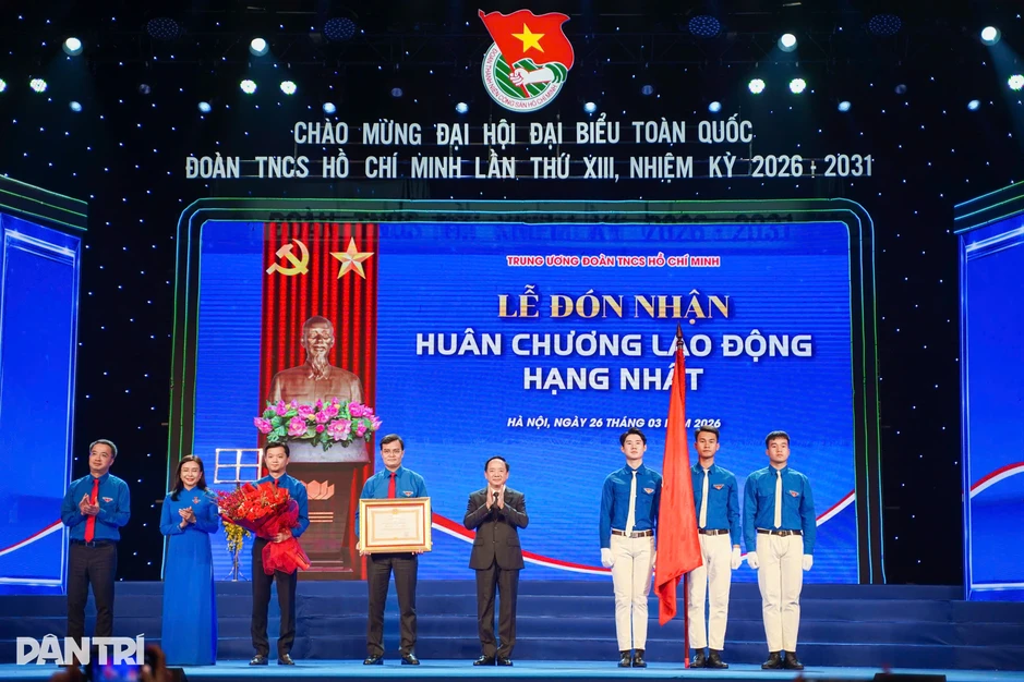 Trung ương Đoàn đón nhận Huân chương Lao động hạng Nhất Trung ương Đoàn đón nhận Huân chương Lao động hạng Nhất
