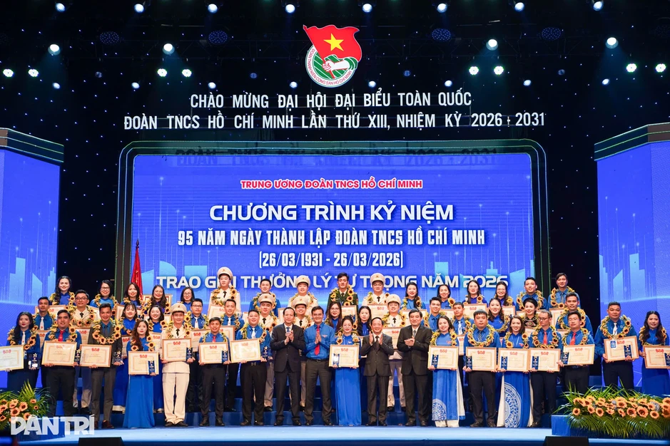 Trung ương Đoàn đón nhận Huân chương Lao động hạng Nhất Trung ương Đoàn đón nhận Huân chương Lao động hạng Nhất