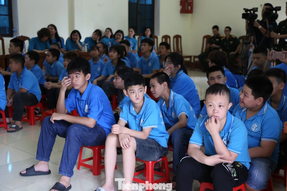 Trung ương Đoàn trao tặng sân chơi cho trẻ em khuyết tật Trung ương Đoàn trao tặng sân chơi cho trẻ em khuyết tật