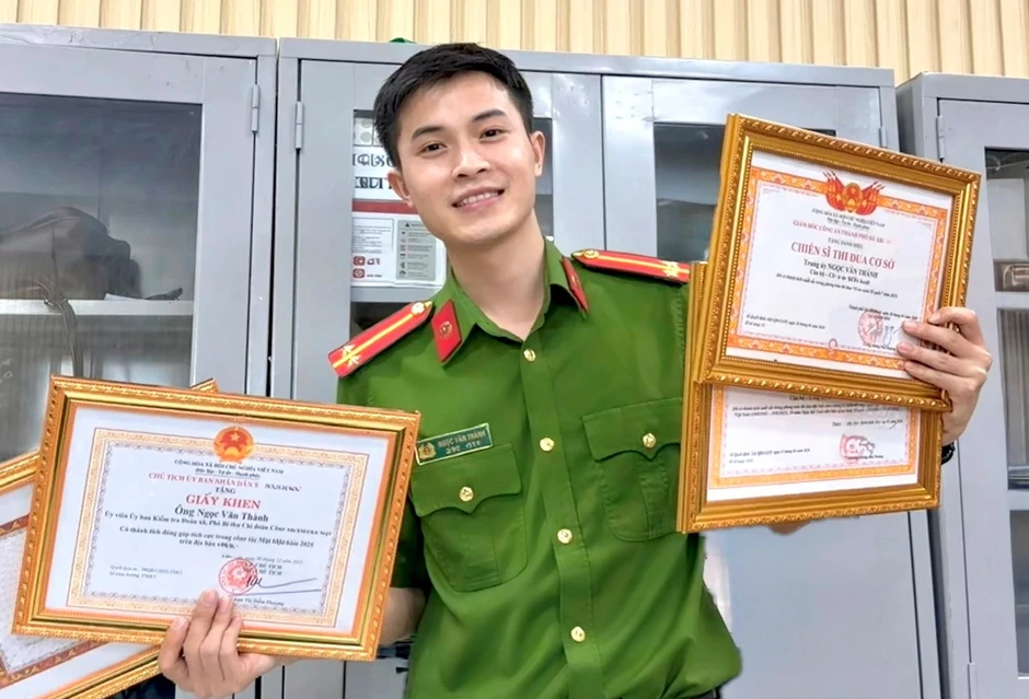 Trung úy công an dành dụm tiền lương để phát cơm tặng người nghèo Trung úy công an dành dụm tiền lương để phát cơm tặng người nghèo