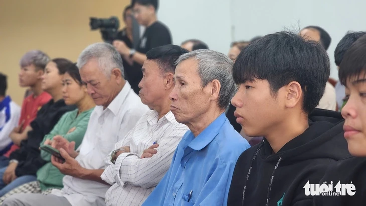 Trưởng công an cùng chủ tịch phường đối thoại chân tình với các bạn trẻ ‘chưa tốt’ Trưởng công an cùng chủ tịch phường đối thoại chân tình với các bạn trẻ ‘chưa tốt’