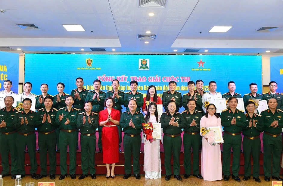 Trường Sĩ quan Lục quân 2 trở thành quán quân thi tìm hiểu kiến thức pháp luật 2025 Trường Sĩ quan Lục quân 2 trở thành quán quân thi tìm hiểu kiến thức pháp luật 2025