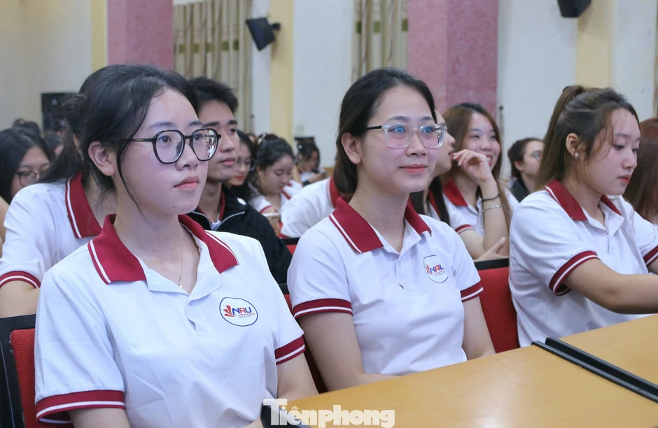 Truyền lửa khởi nghiệp, làm chủ AI để sinh viên kiến tạo giá trị Truyền lửa khởi nghiệp, làm chủ AI để sinh viên kiến tạo giá trị