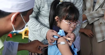 Từ 1.7, dự kiến trẻ em gái sẽ được tiêm miễn phí vắc xin HPV