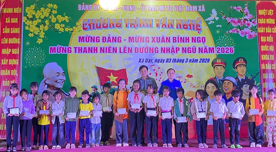 T.Ư Đoàn triển khai nhiều chương trình an sinh tại các xã vùng sâu của Gia Lai T.Ư Đoàn triển khai nhiều chương trình an sinh tại các xã vùng sâu của Gia Lai