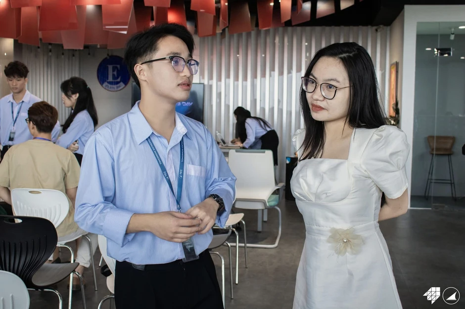 Từ ‘học bá’ đến bản lĩnh tái sinh sau những lần 'ngã ngựa' Từ ‘học bá’ đến bản lĩnh tái sinh sau những lần 'ngã ngựa'