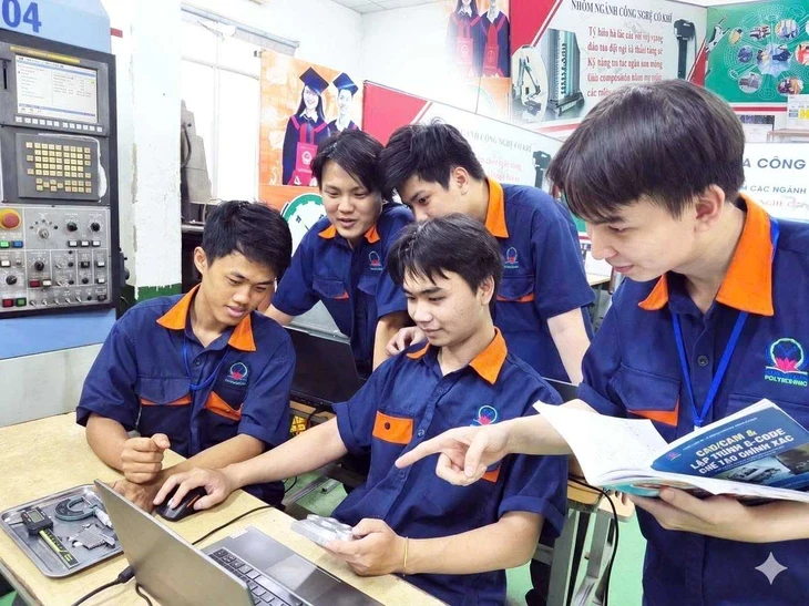 Tự học phần mềm, nam sinh 20 tuổi đứng đầu hội thi tay nghề cơ khí Tự học phần mềm, nam sinh 20 tuổi đứng đầu hội thi tay nghề cơ khí