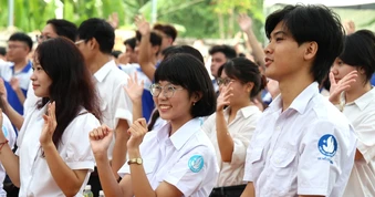Tuần lễ 'Vươn cánh bồ câu trắng' hỗ trợ nhu cầu thiết thực của sinh viên