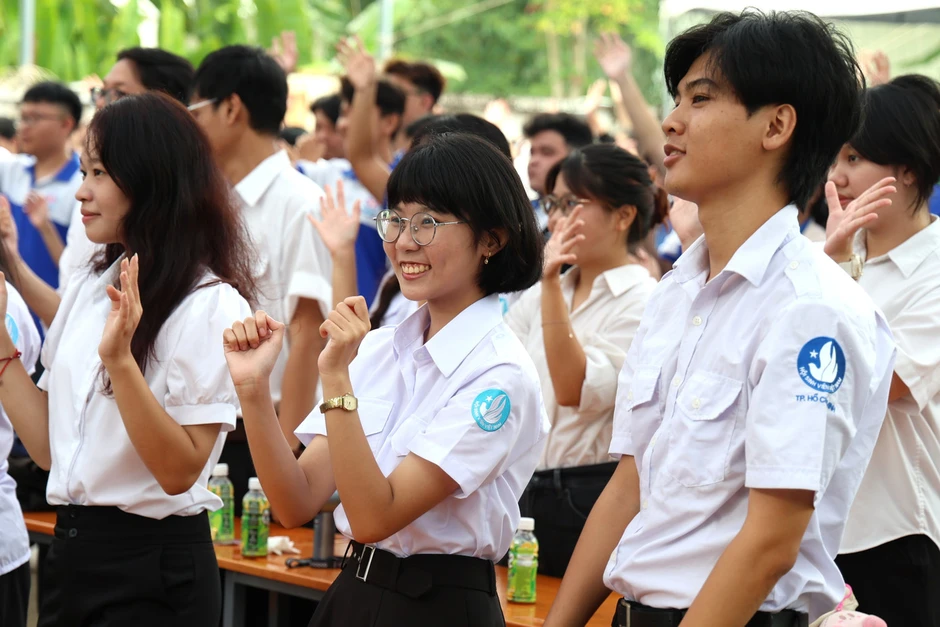 Tuần lễ 'Vươn cánh bồ câu trắng' hỗ trợ nhu cầu thiết thực của sinh viên