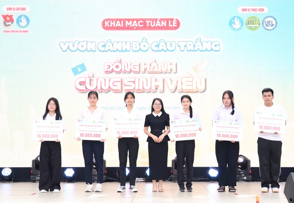 Tuần lễ 'Vươn cánh bồ câu trắng' hỗ trợ nhu cầu thiết thực của sinh viên
