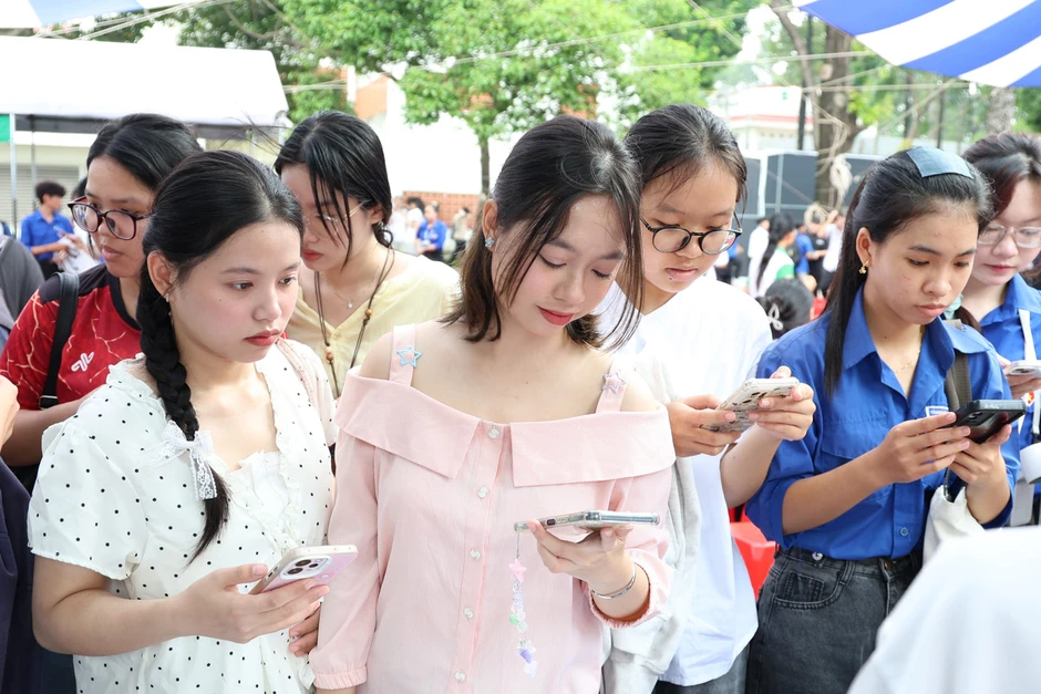 Tuần lễ 'Vươn cánh bồ câu trắng' hỗ trợ nhu cầu thiết thực của sinh viên