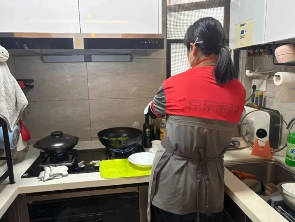 Từng là bà chủ nhà máy 2.000m2, người phụ nữ 46 tuổi giờ làm giúp việc Từng là bà chủ nhà máy 2.000m2, người phụ nữ 46 tuổi giờ làm giúp việc