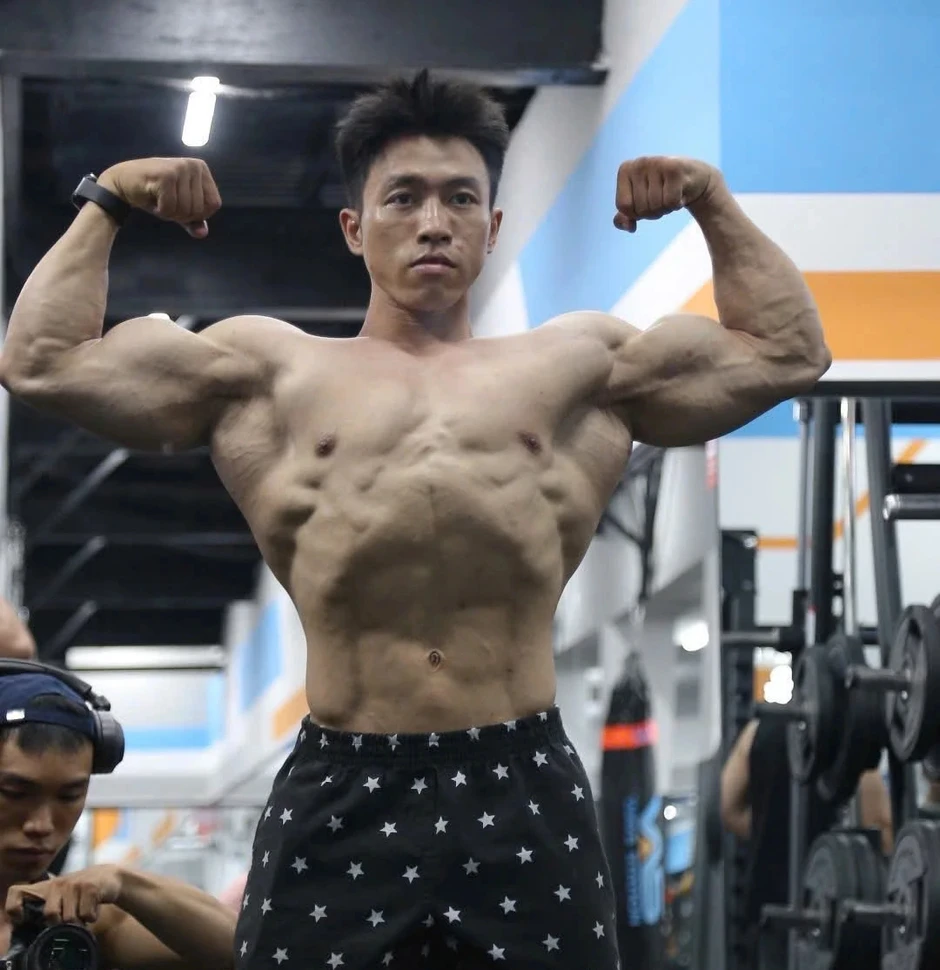 Từng mặc cảm vì thừa cân, chàng trai đoạt huy chương vàng thể hình toàn quốc Từng mặc cảm vì thừa cân, chàng trai đoạt huy chương vàng thể hình toàn quốc