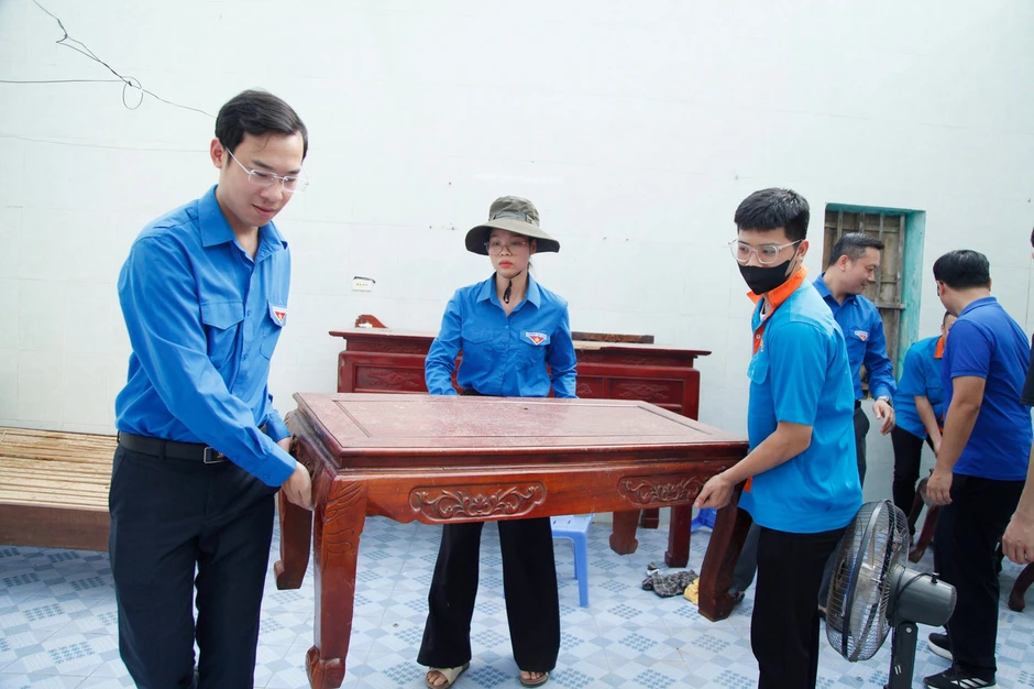 Tuổi trẻ Bắc Ninh đội nắng 40 độ, tăng tốc mặt bằng sân bay Gia Bình Tuổi trẻ Bắc Ninh đội nắng 40 độ, tăng tốc mặt bằng sân bay Gia Bình