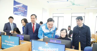 Tuổi trẻ Bắc Ninh trao “chìa khóa số” về tận thôn, trường học