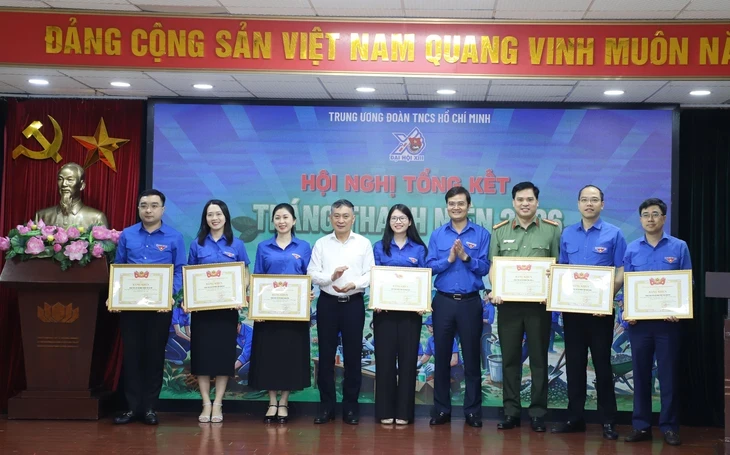 Tuổi trẻ cả nước đóng góp hơn 171 tỉ đồng làm công trình thanh niên Tuổi trẻ cả nước đóng góp hơn 171 tỉ đồng làm công trình thanh niên