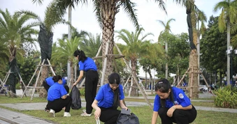 Tuổi trẻ chung tay xóa ‘điểm đen’ môi trường