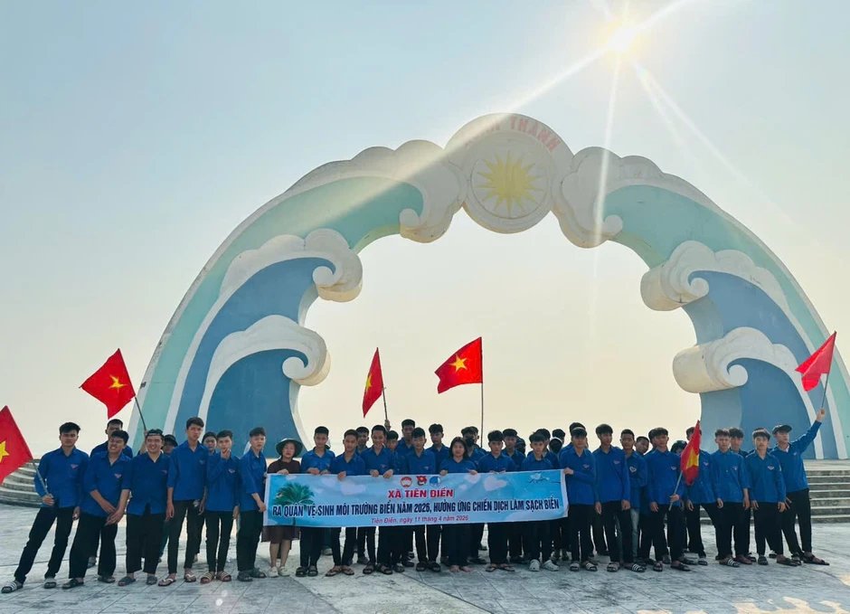 Tuổi trẻ Hà Tĩnh ra quân làm sạch biển, sẵn sàng vào mùa du lịch