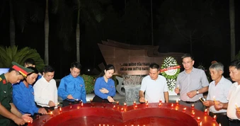 Tuổi trẻ Hà Tĩnh thắp nến tri ân Anh hùng liệt sĩ Lý Tự Trọng