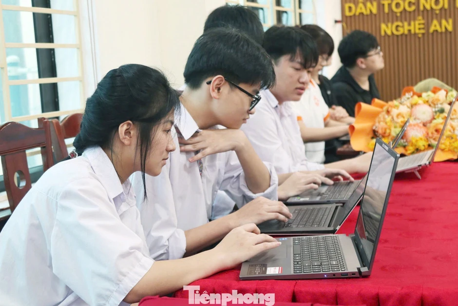 Tuổi trẻ Nghệ An hào hứng thi nâng cao năng lực tiếng Anh 2026 Tuổi trẻ Nghệ An hào hứng thi nâng cao năng lực tiếng Anh 2026