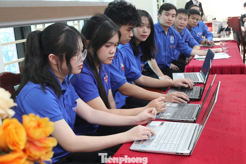 Tuổi trẻ Nghệ An hào hứng thi nâng cao năng lực tiếng Anh 2026 Tuổi trẻ Nghệ An hào hứng thi nâng cao năng lực tiếng Anh 2026