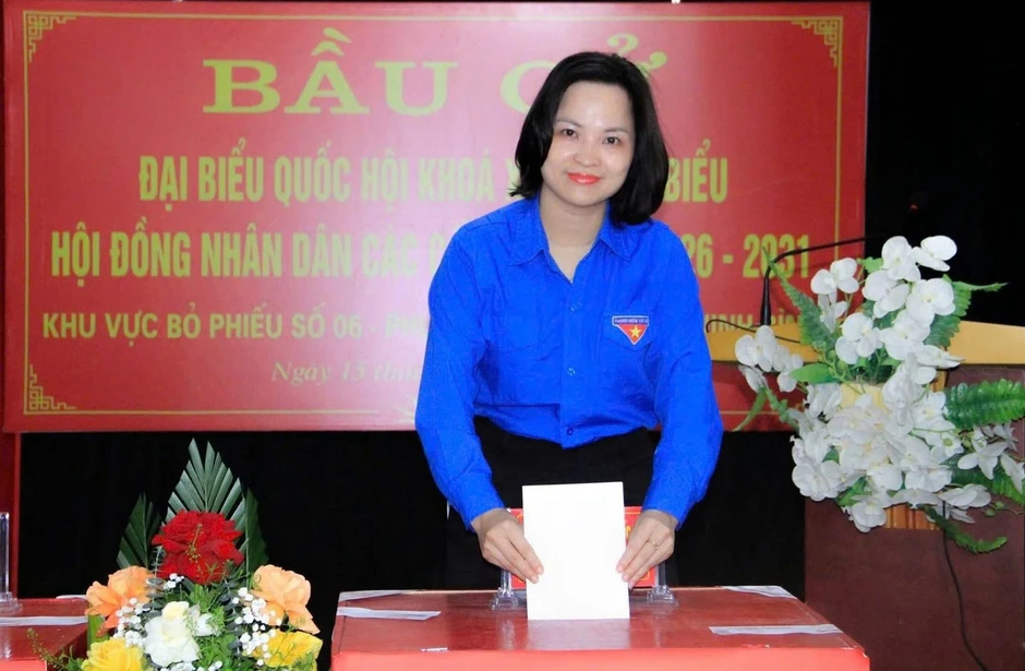 Tuổi trẻ Ninh Bình xung kích hỗ trợ Ngày hội toàn dân tham gia bầu cử Tuổi trẻ Ninh Bình xung kích hỗ trợ Ngày hội toàn dân tham gia bầu cử