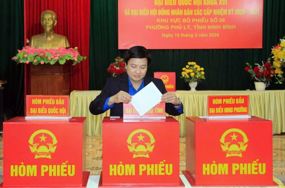 Tuổi trẻ Ninh Bình xung kích hỗ trợ Ngày hội toàn dân tham gia bầu cử Tuổi trẻ Ninh Bình xung kích hỗ trợ Ngày hội toàn dân tham gia bầu cử